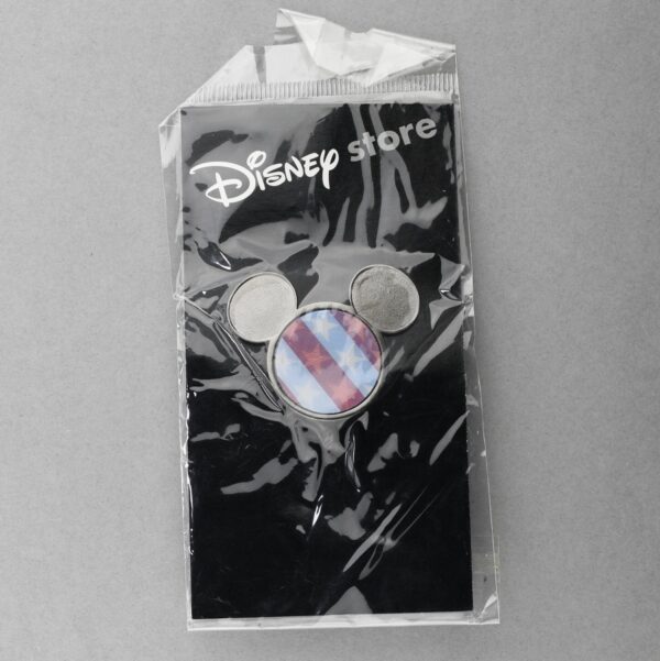 Lenticular Flag Mickey Icon Head Pin